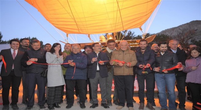 Vali Çiçek ve Başkan Büyükkılıç, Soğanlı Vadisi'nde balon turuna katıldı