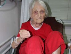 Yaşlılar doktorun değil komşunun  ilacını tercih ediyor