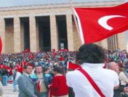 Anıtkabir'e ziyaretçi akını