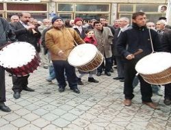 Adaylara davullu zurnalı karşılama