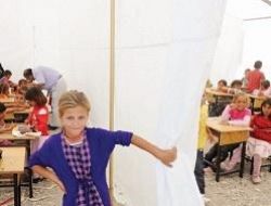 Ekmek parasına çadır okul kuruldu