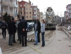 Karşıya geçen kadını ezdi