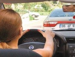 Kadın sürücüler trafiğe çıkmakta tereddüt ediyor
