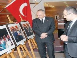 Şehitlerin anısına fotoğraf sergisi
