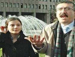 Demokrasi dersek kadınbudu oluruz