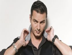 Fransız DJ mikser başında