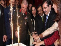 Pakistan'dan milli kutlama