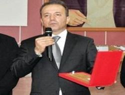 Plaket yerine kitap
