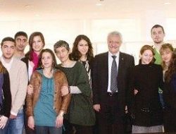Dünya gençlerine yerel seminerler