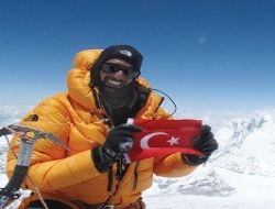 Zirve müjdesini 8 bin metreden haber verdi