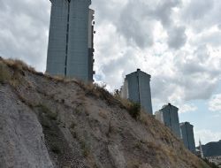 Acilen istinat duvarı talep edildi