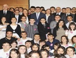 Bilenler bilmeyenlere bilgisayar öğretecek