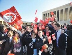 23 Nisan'da Ata'ya ziyaretçi akını