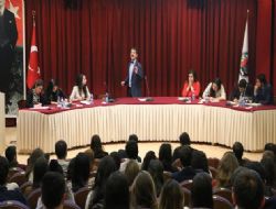 Genç avukatlar münazarası