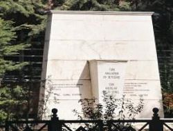 Zübeyde Hanım'ın büstü calındı