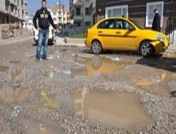 Mahallelinin kanalizasyon çilesi