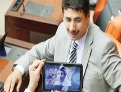 Vekilin zaman darlığına internet yetişti