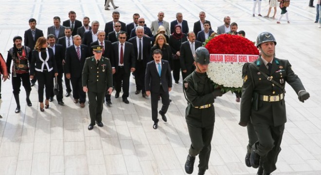 AHİD Ata'nın huzurunda