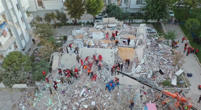 AKUT, enkaz altından 9 kişiyi kurtardı