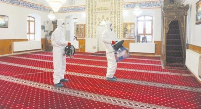 Akyurt'ta kalabalık ortamlar dezenfekte ediliyor