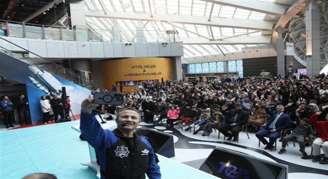 Alper Gezeravcı, ilk gençlik buluşmasını Konya Bilim Merkezi'nde yaptı