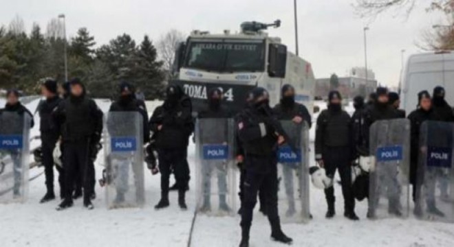 Ankara'da izinsiz eylem yapan göstericilere müdahale