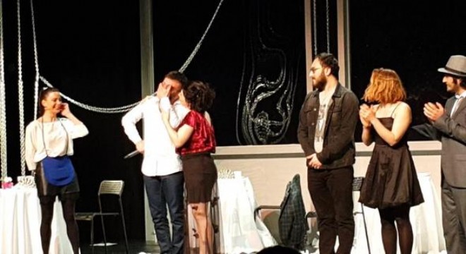 Ankara'daki gözyaşları tiyatro için
