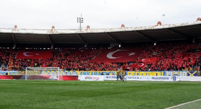 Ankaragücü taraftarından Afrin'deki Mehmetçiğe bayraklı selam