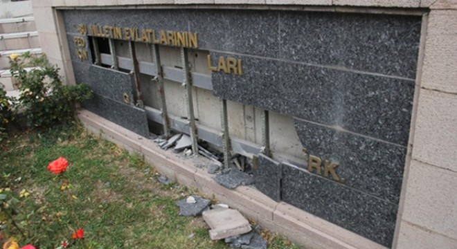 Ata'nın sözlerine gece tahribi