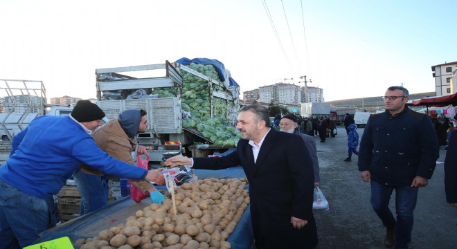 BAŞKAN ERCAN'DAN SEMT PAZARLARINA ZİYARET