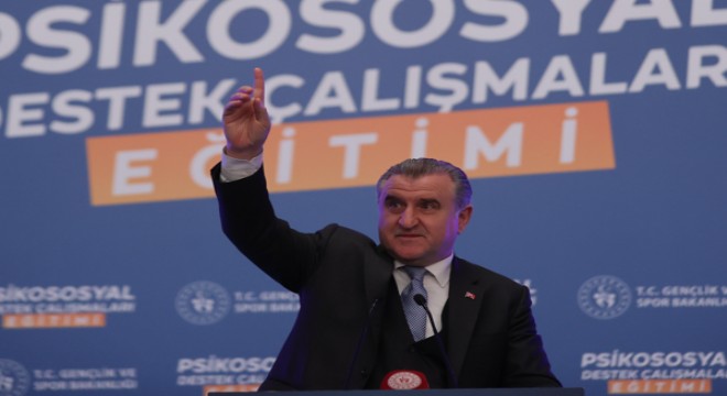 Bakan Bak'tan milli karateciler için tebrik mesajı