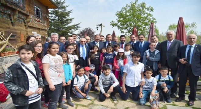 Bakan Özhaseki ve AK Partili Milletvekilleri Altınköy'de
