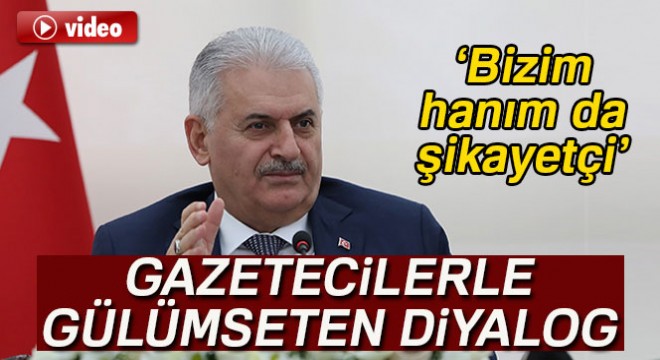 Başbakan Yıldırım ile gazeteciler arasında gülümseten diyalog