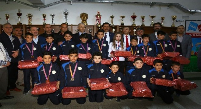 Başkan Ak, Keçiören'i adım adım gezmeye devam ediyor
