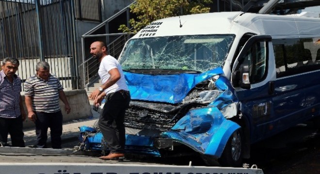 Başkent'te dolmuş EGO otobüsüne çarptı: 9 yaralı