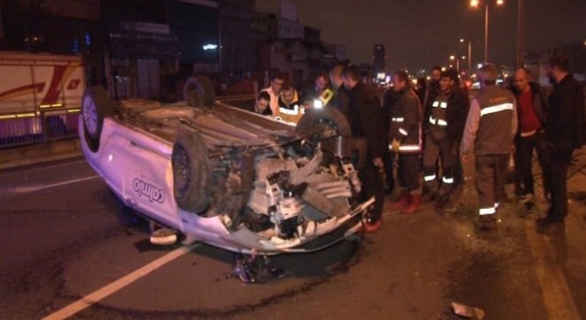 Başkent'te otomobil refüje çarpıp takla attı: 3 yaralı