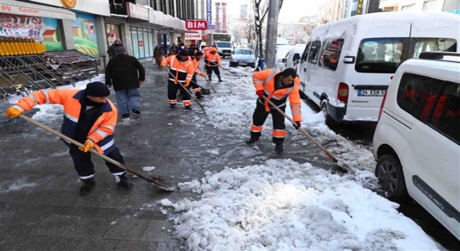 Bağcılar'da kar çileye dönüşmedi