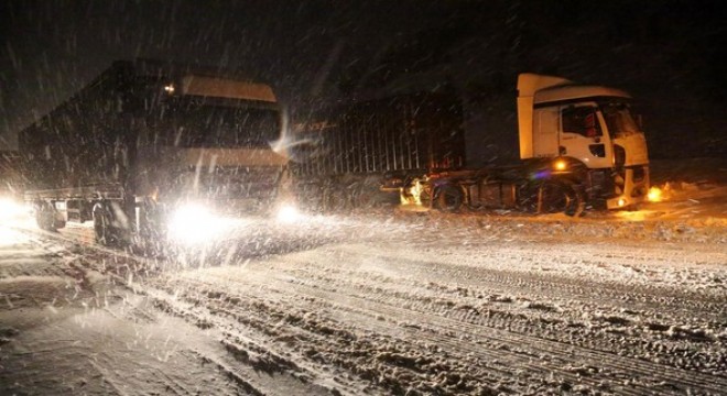 Cankurtaran'da trafik durdu