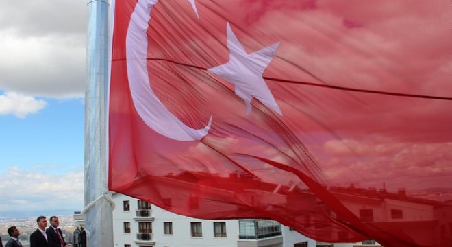 Çayda Çıra'da ay-yıldız dalgalandı