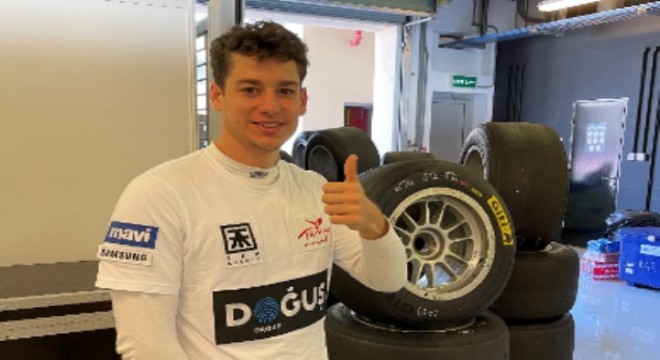 Cem Bölükbaşı Formula 3'te hız kesmiyor