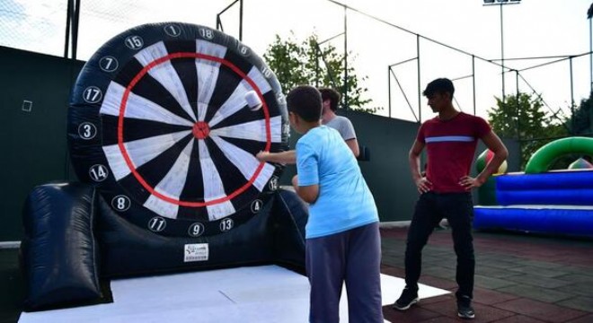 Çocuklar için renkli festival