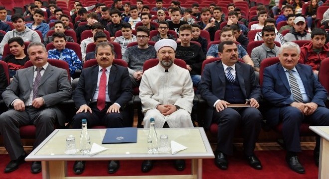Diyanet İşleri Başkanı Erbaş, Avrupa'dan gelen gençlerle buluştu