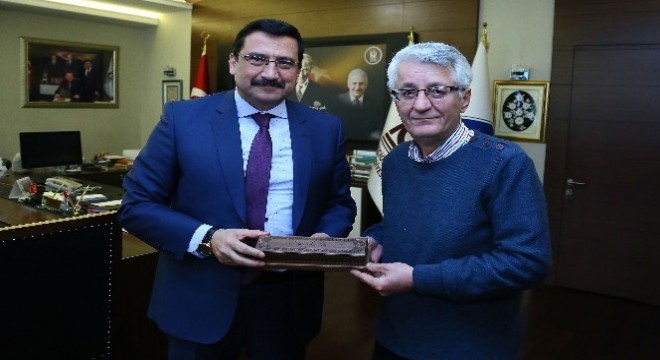 Dünyanın en küçük tespihlerinden biri Başkan Ak'ta