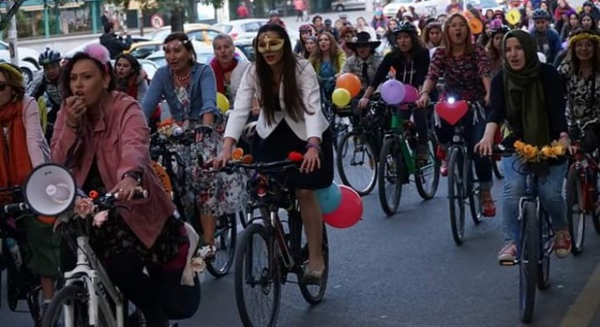 Egzoza karşı süslü pedal