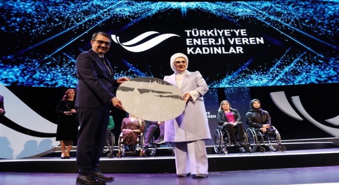 Emine Erdoğan'dan Bağcılarlı sporculara ödül