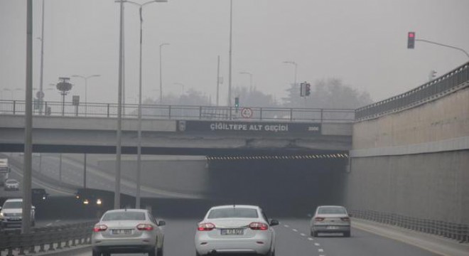 Geçit dökülüyor sürücü korkuyor