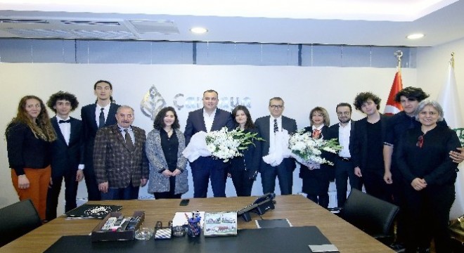 Genç müzisyenlerden Başkan Taşdelen'e sürpriz