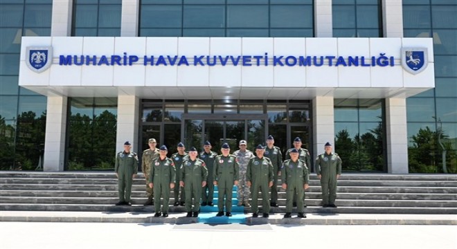 Genelkurmay Başkanı Gürak, Muharip Hava Kuvvetleri Komutanlığı'nda incelemelerde bulundu