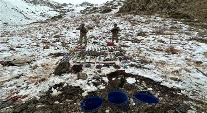 Hakkari'de çok sayıda silah ve mühimmat ele geçirildi