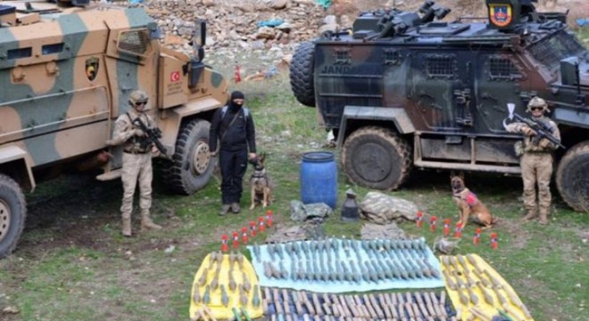 Hakkari ve Van'da mühimmat, el bombası, EYP düzenekleri ele geçirildi